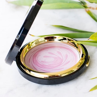 Être Belle Diamond Glow Compact Iluminador en crema 03 lila nacarado - Imagen 1